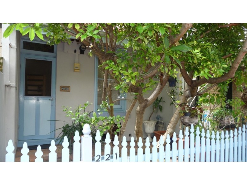 221 Rowntree St, Birchgrove NSW 2041