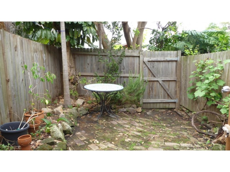 221 Rowntree St, Birchgrove NSW 2041