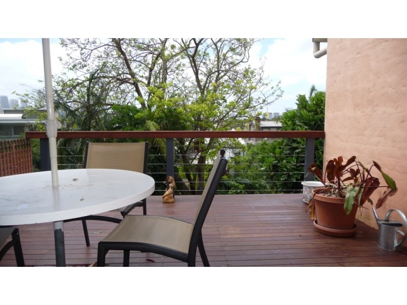 221 Rowntree St, Birchgrove NSW 2041