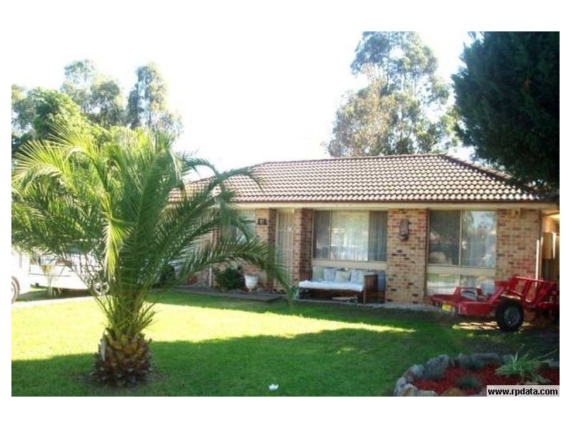 37 Oswald Crescent, Rosemeadow NSW 2560