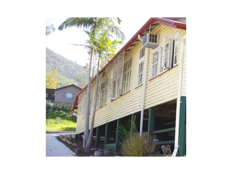 1 First Ave, Somerset Dam QLD 4312
