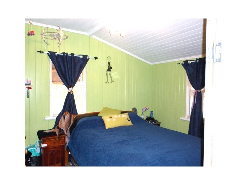 9 Edward St, Somerset Dam QLD 4312