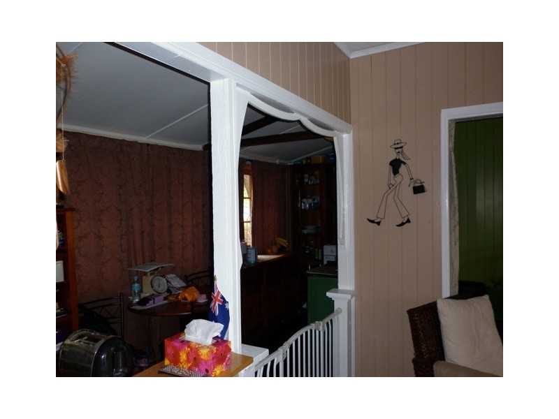 9 Edward St, Somerset Dam QLD 4312