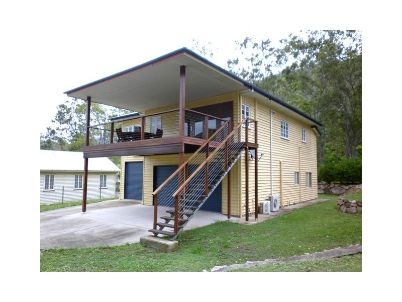 9 King St, Somerset Dam QLD 4312