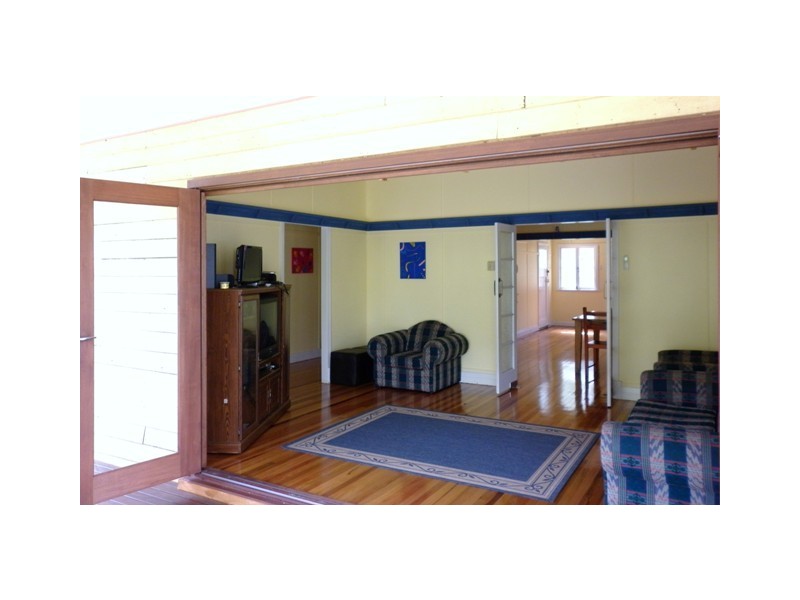 9 King St, Somerset Dam QLD 4312