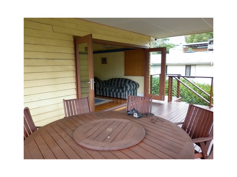 9 King St, Somerset Dam QLD 4312