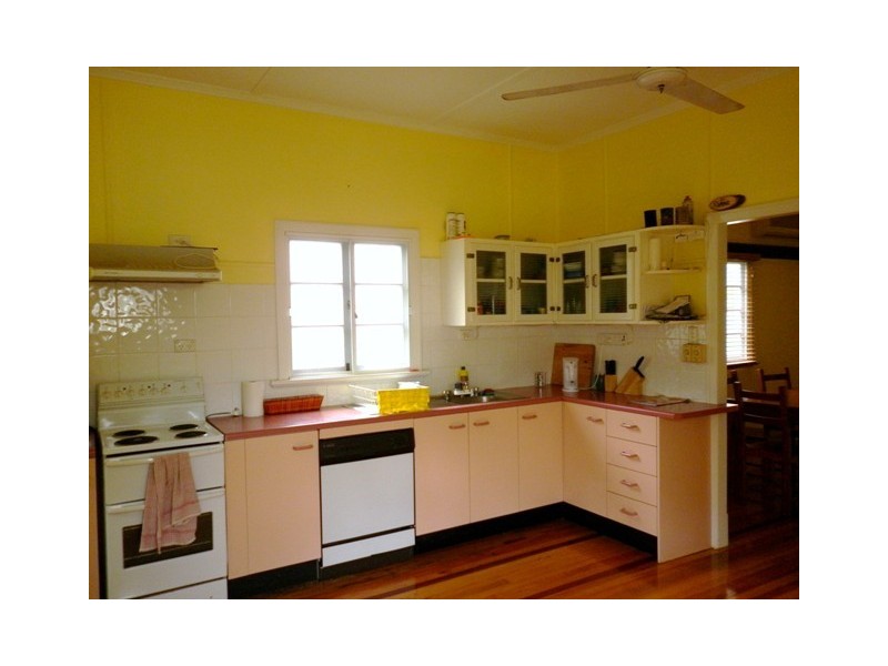 9 King St, Somerset Dam QLD 4312