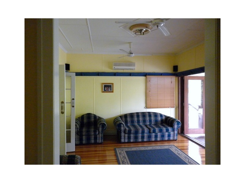 9 King St, Somerset Dam QLD 4312
