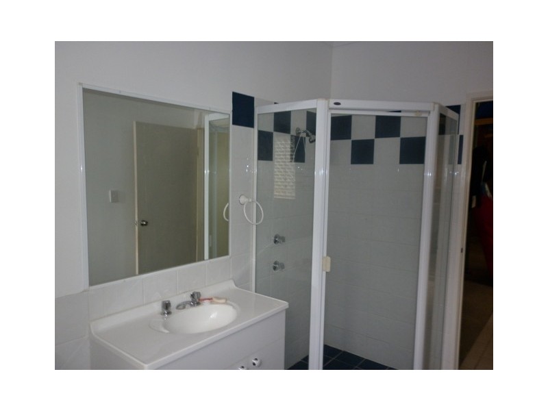 9 King St, Somerset Dam QLD 4312