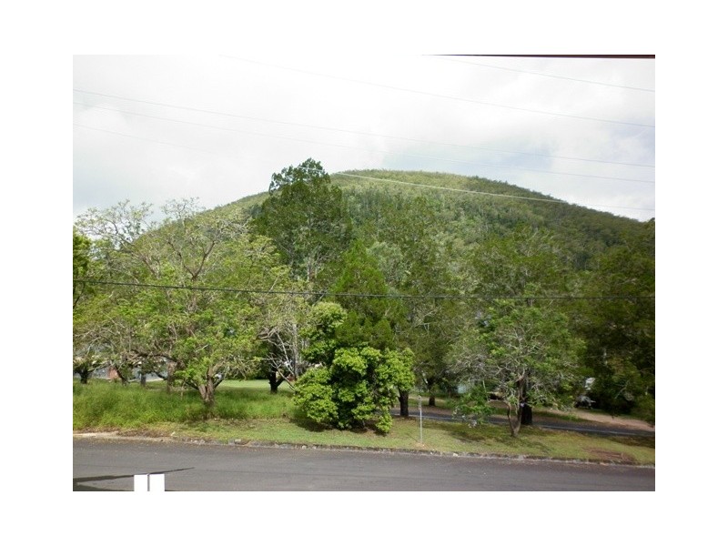 9 King St, Somerset Dam QLD 4312