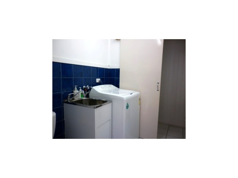 1 Guldbransen St, Somerset Dam QLD 4312