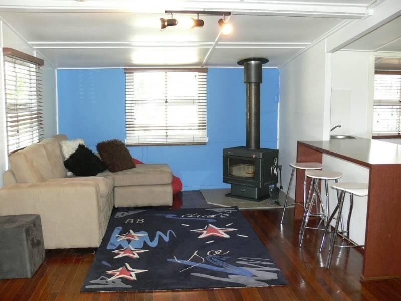 10 Jubilee St, Somerset Dam QLD 4312