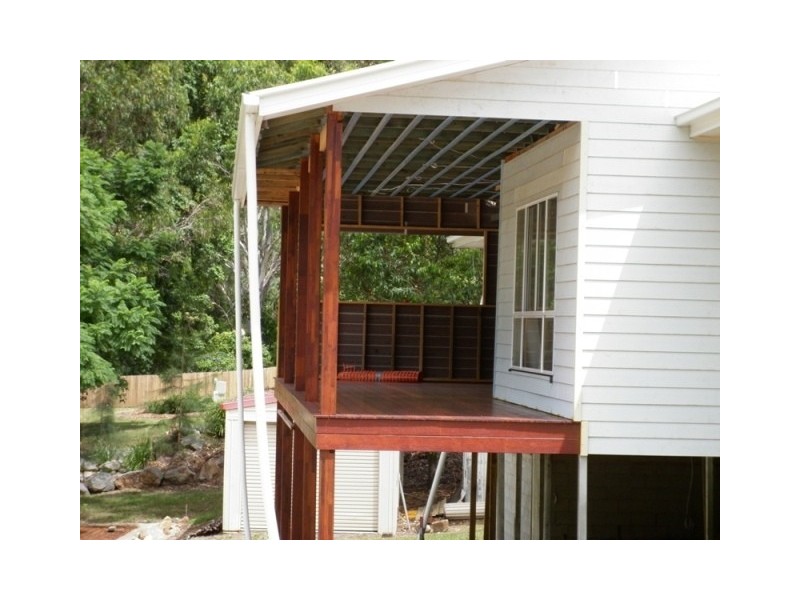 11 First Ave, Somerset Dam QLD 4312