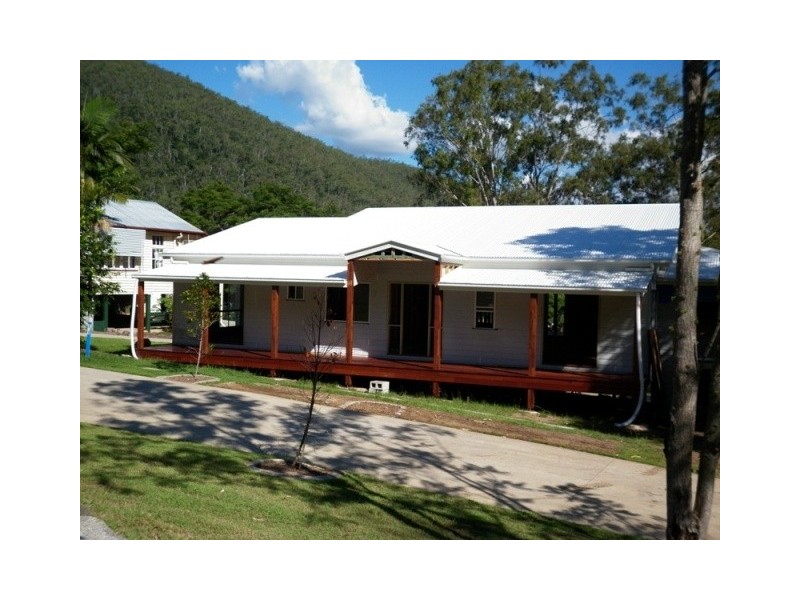 11 First Ave, Somerset Dam QLD 4312