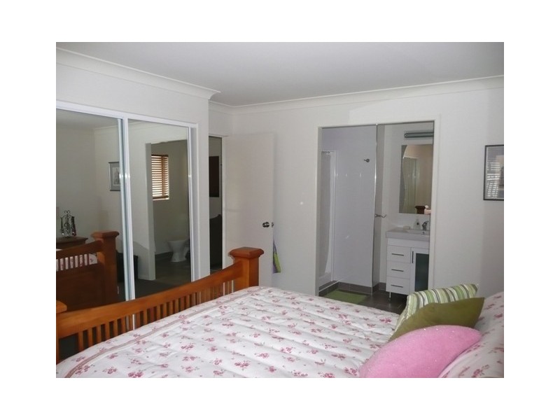 3 Guldbransen St, Somerset Dam QLD 4312