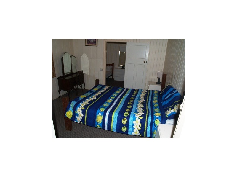 1 King ST, Somerset Dam QLD 4312