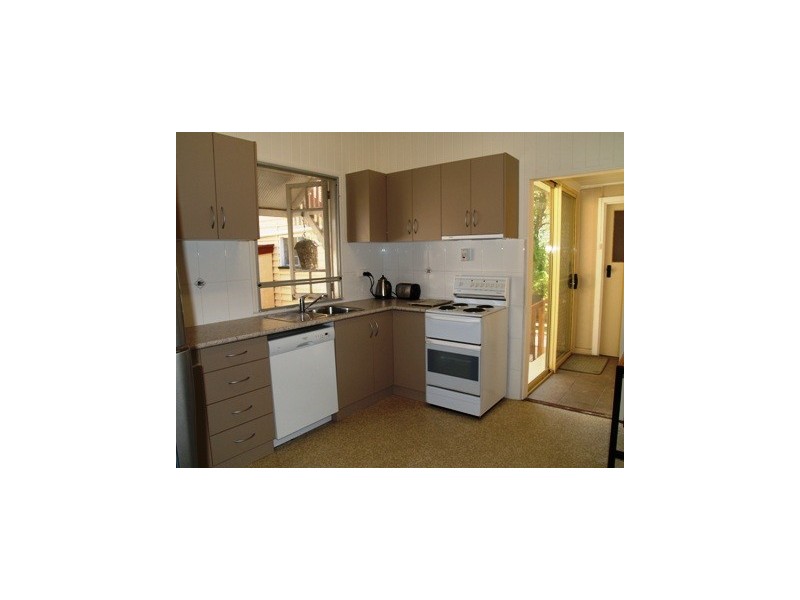 1 King ST, Somerset Dam QLD 4312