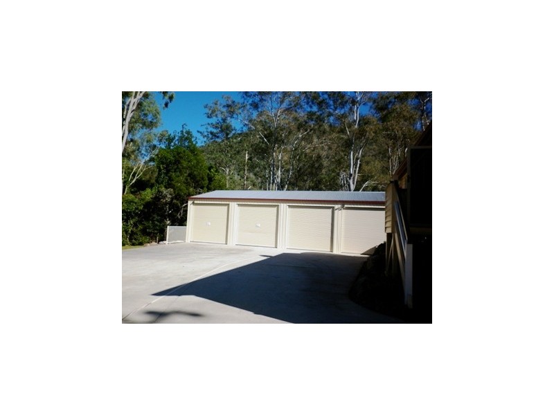 1 King ST, Somerset Dam QLD 4312