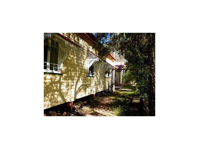 1 King ST, Somerset Dam QLD 4312