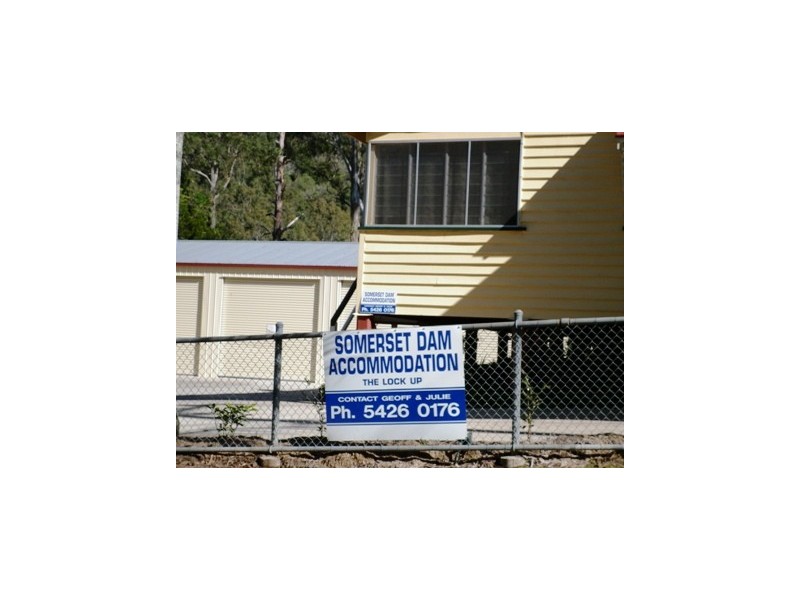 1 King ST, Somerset Dam QLD 4312