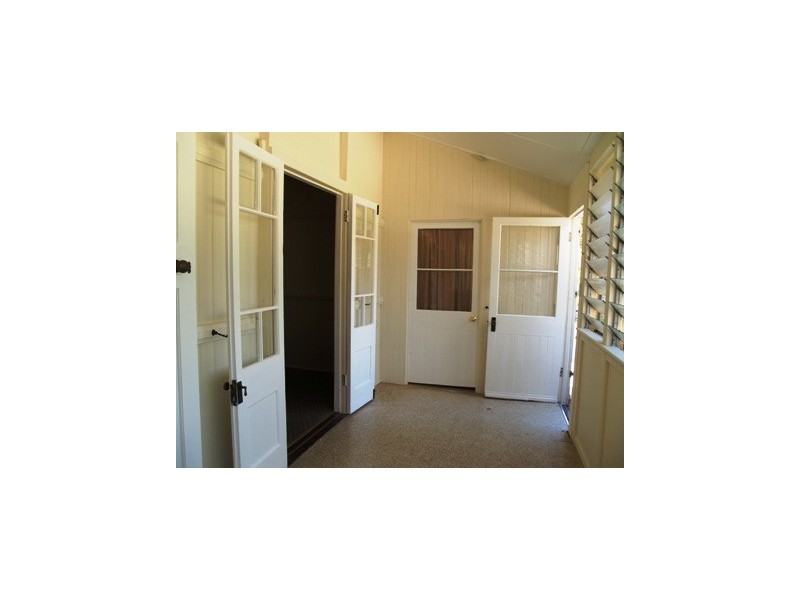 1 King ST, Somerset Dam QLD 4312