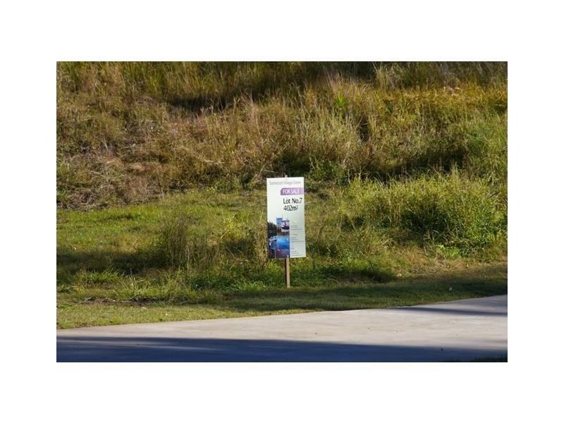 First Ave, Somerset Dam QLD 4312