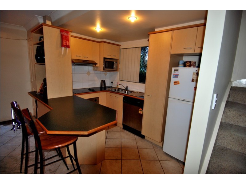 6/80 VICTORIA TERRACE, Greenslopes QLD 4120