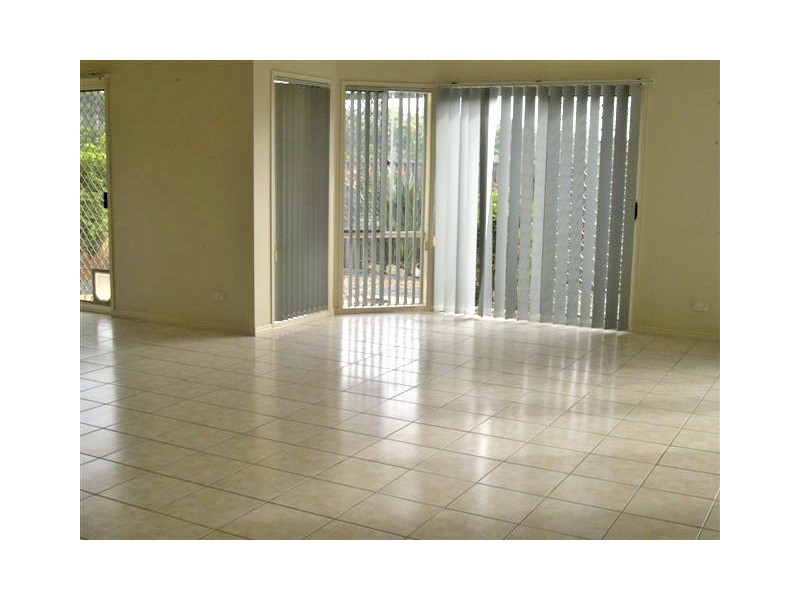 8 FAIRMONT CRESCENT, Underwood QLD 4119