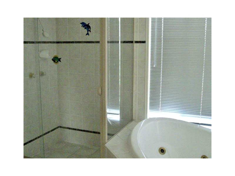 8 FAIRMONT CRESCENT, Underwood QLD 4119