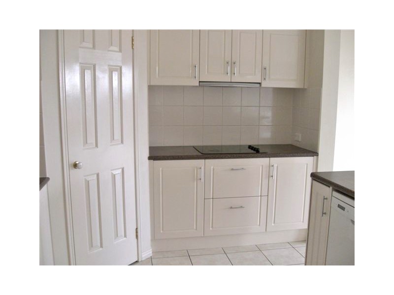 8 FAIRMONT CRESCENT, Underwood QLD 4119