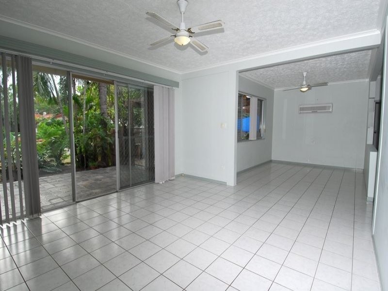 20 Seaward Crescent, Pallarenda QLD 4810