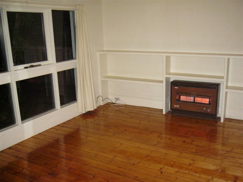 33 Normanby Ave, Thornbury VIC 3071