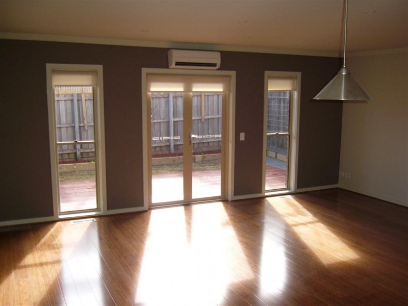 8 Shakespeare Ave, Preston VIC 3072