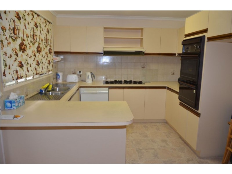 17/27 Central Avenue, Croydon South VIC 3136