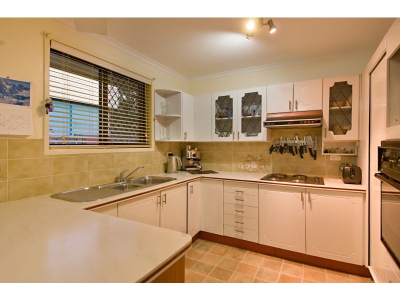 6 Samantha Ct, Ferny Hills QLD 4055