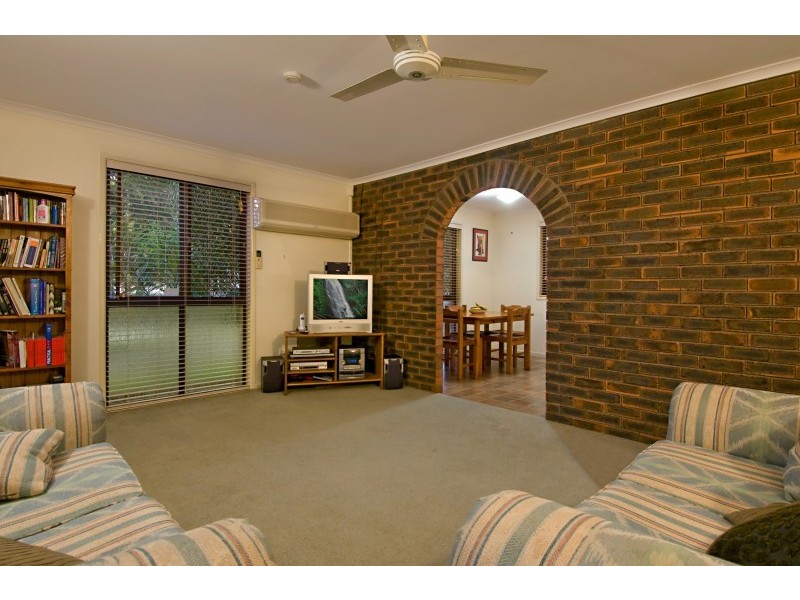 6 Samantha Ct, Ferny Hills QLD 4055