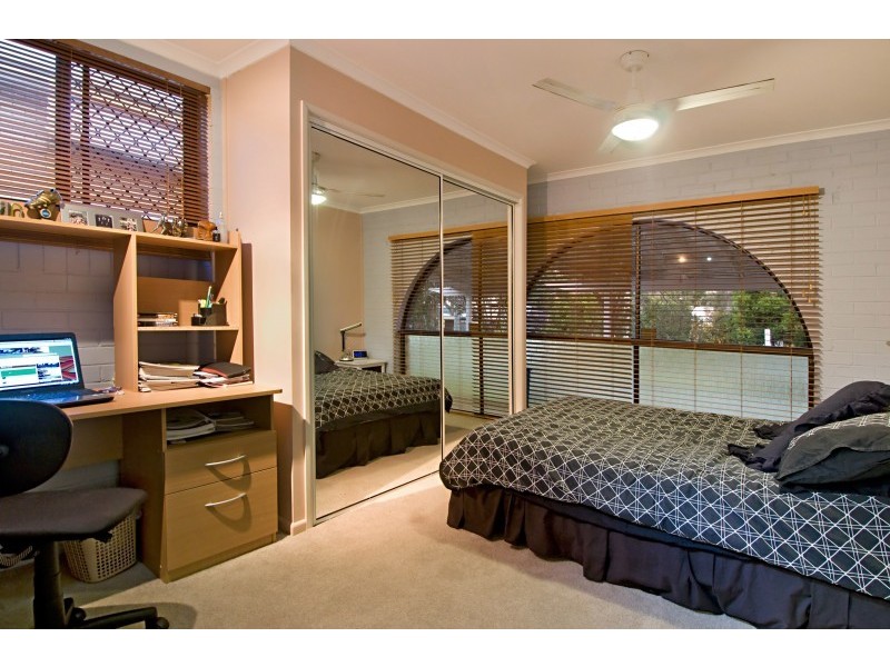 6 Samantha Ct, Ferny Hills QLD 4055