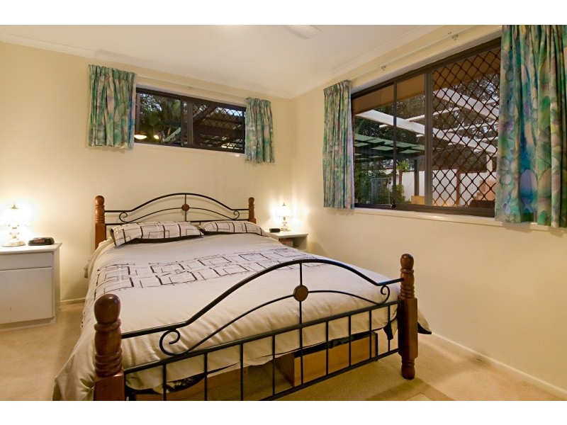 6 Samantha Ct, Ferny Hills QLD 4055