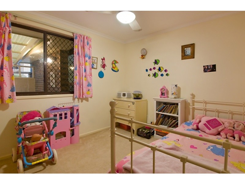 6 Samantha Ct, Ferny Hills QLD 4055