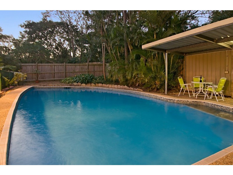 6 Samantha Ct, Ferny Hills QLD 4055