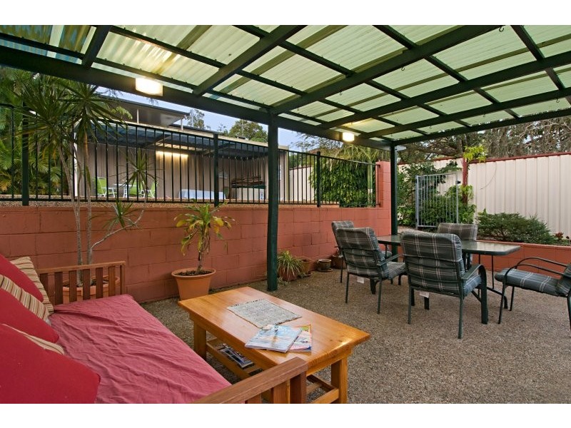 6 Samantha Ct, Ferny Hills QLD 4055