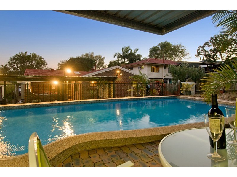 6 Samantha Ct, Ferny Hills QLD 4055