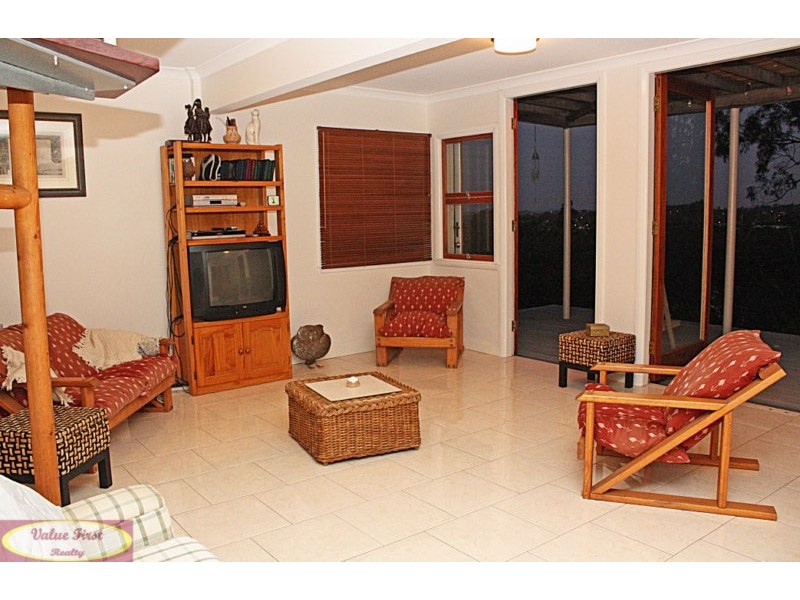 89 Plucks Rd, Arana Hills QLD 4054