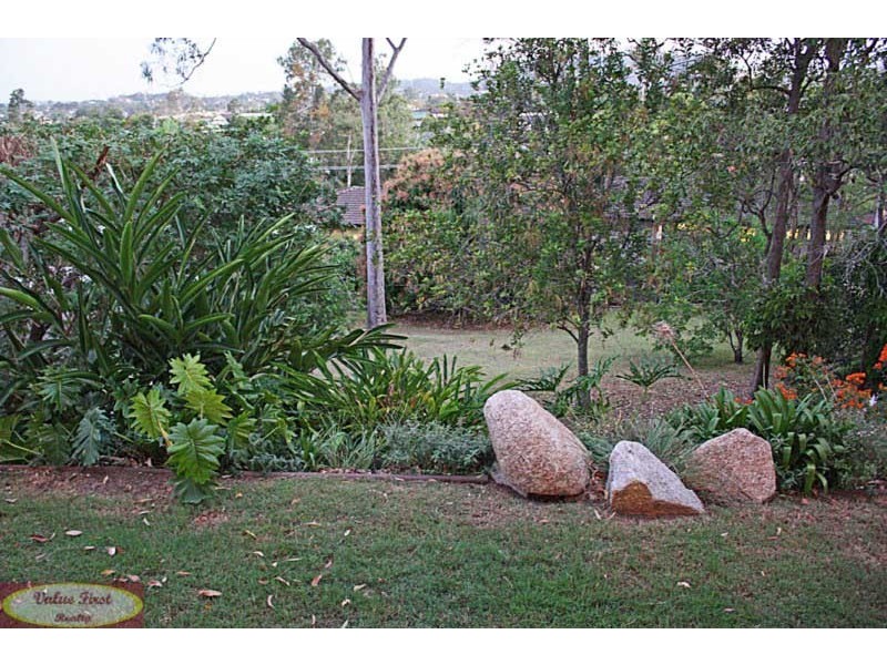 89 Plucks Rd, Arana Hills QLD 4054