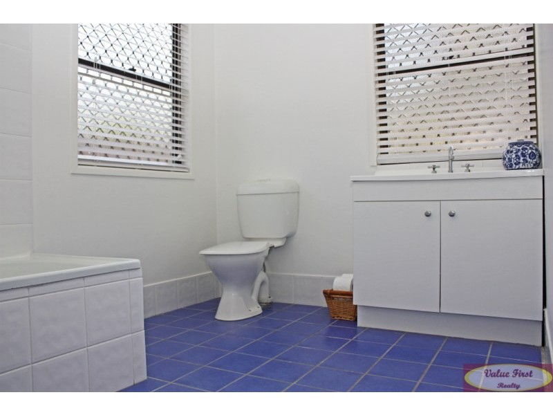 24 Balfour St, Ferny Hills QLD 4055