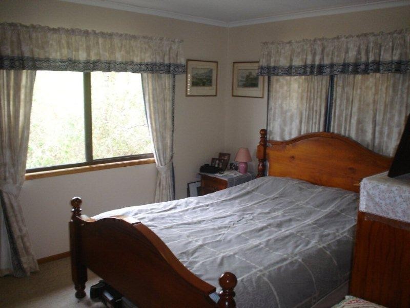 3 Eveleigh St, Arana Hills QLD 4054