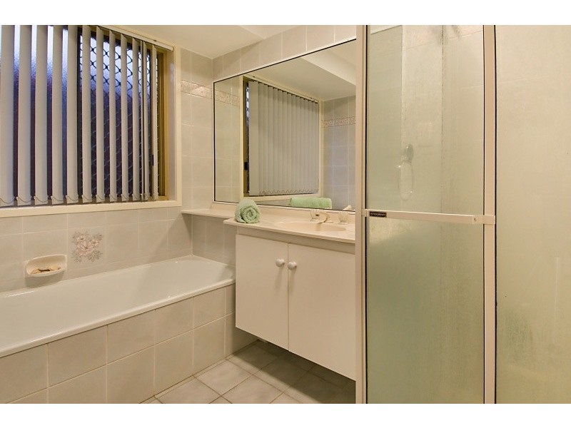 84 Glengarry Rd, Keperra QLD 4054