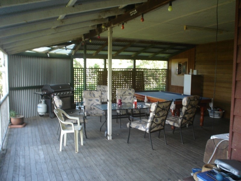 174 Woodward Rd, Armstrong Creek QLD 4520