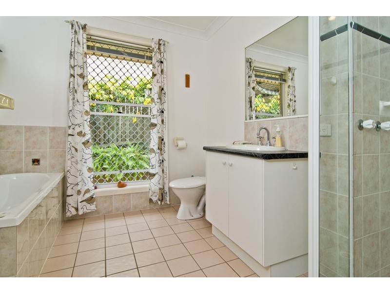 46 Hillenvale Ave, Arana Hills QLD 4054