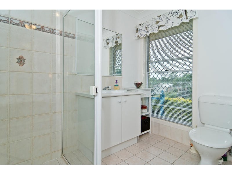 46 Hillenvale Ave, Arana Hills QLD 4054